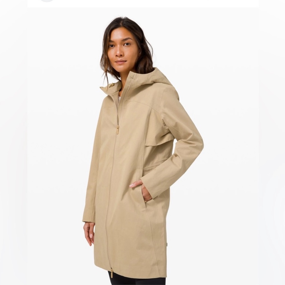 Like NEW Lululemon Rain Rebel - Size 8